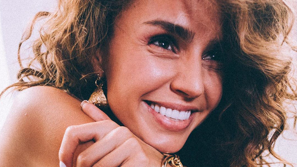 Zivert на шоу "Пятница с Региной" news.myseldon.com