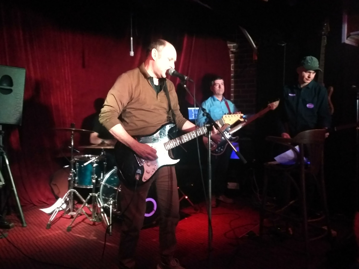 Играет "Ожог"