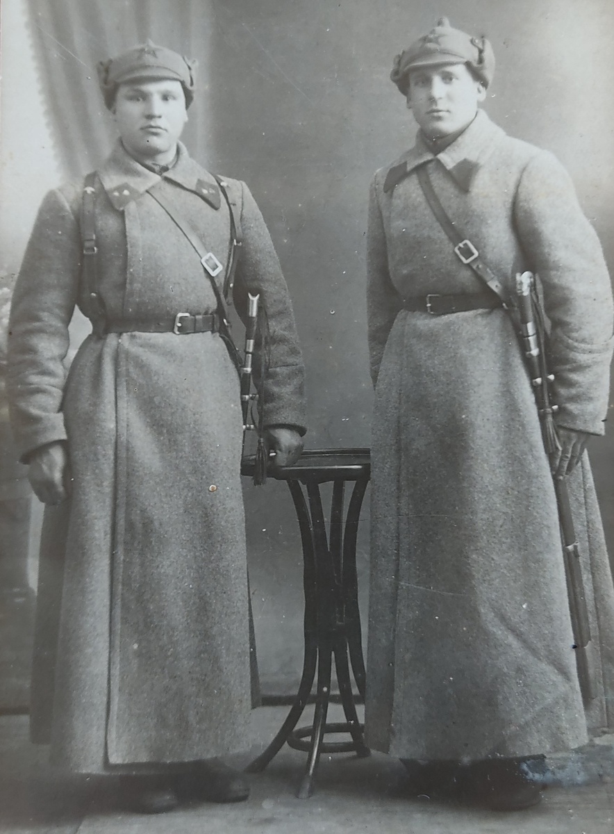Мой дедушка справа 1931 год