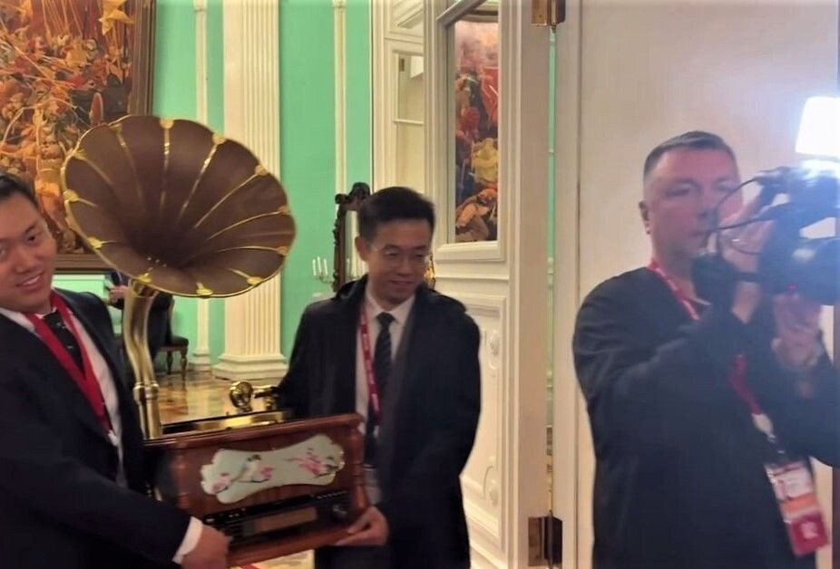     / Источник: Кадр из видео