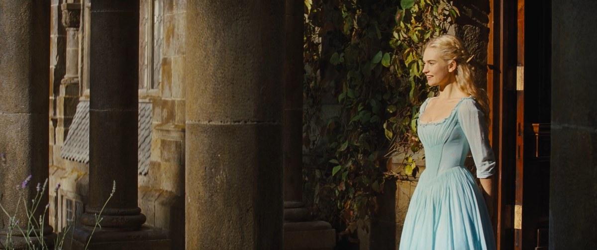 Кадр из фильма "Золушка" (2015)