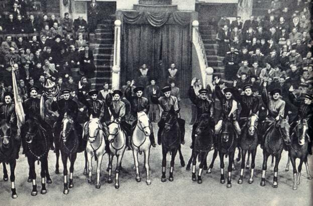 "Донской казачий ансамбль" Михаила Туганова.