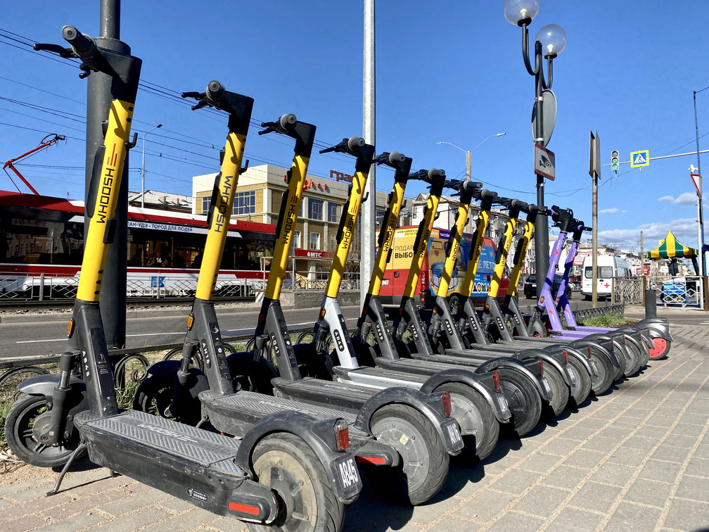 Пешеходов они раздражают, пользователи довольны.Самый "быстрый" городской транспорт