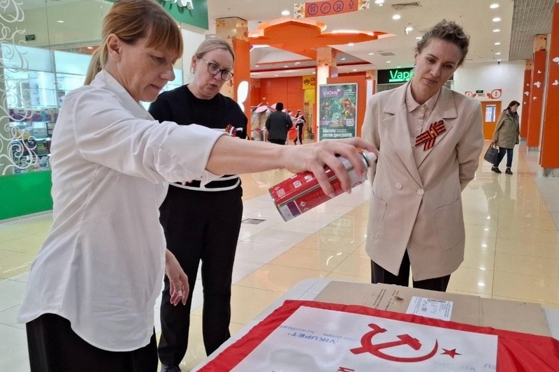    Акция "Знамя Победы!" пройдет сегодня с 13 до 15 часов в ТРЦ "Макси" на проспекте Победы, 200 и в "Мармеладе" на Октябрьском, 25а.