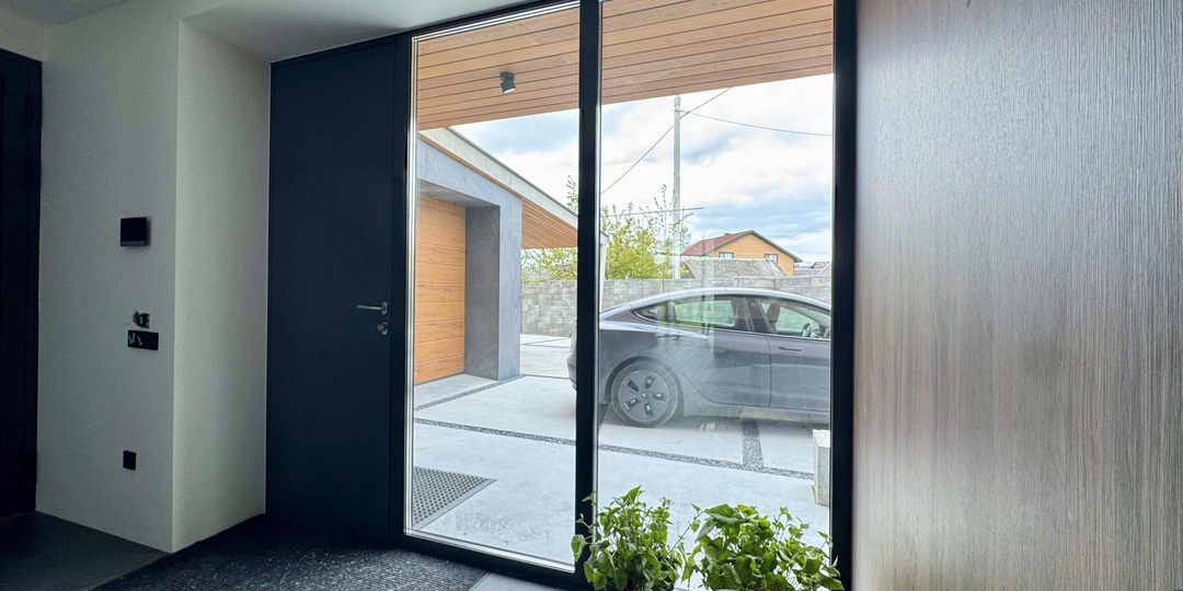 МЕТАЛЛИЧЕСКИЕ ВХОДНЫЕ ДВЕРИ С УСТАНОВКОЙ: КАК ВЫБРАТЬ И НЕ ОШИБИТЬСЯ