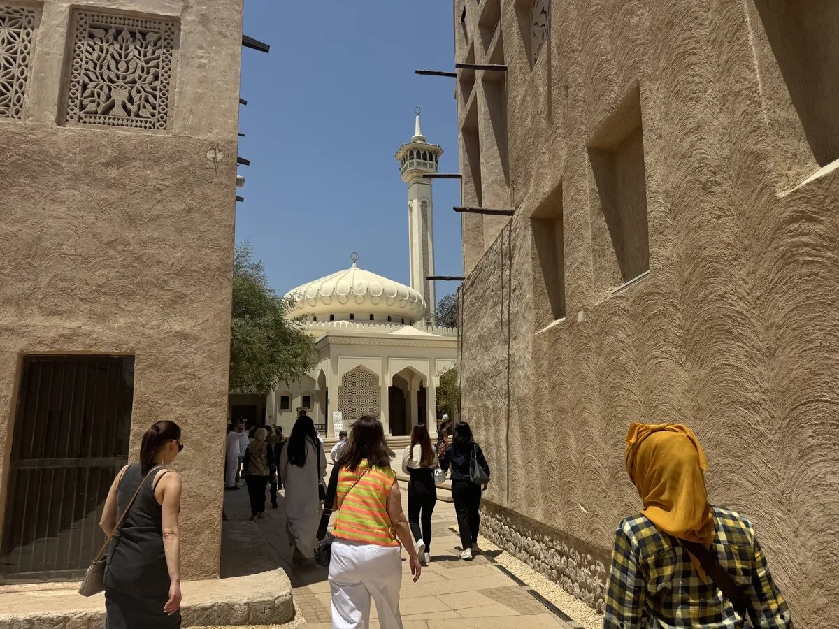   Прогулка по району Аль-Фахиди, Дубай. Фото: АТОР