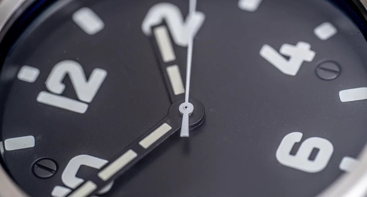 Часы из стали, 46 мм, до 12 мая 2025 скидка 10% при покупке в интернет-магазине