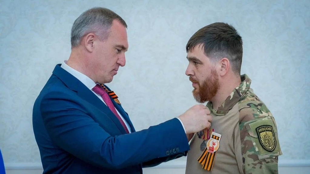    Губернатор Югры вручил государственные награды югорским бойцам от президента России