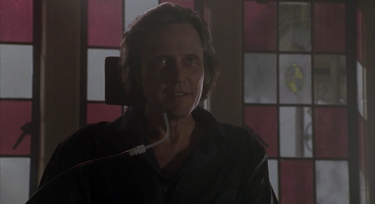 90-ые - урожайный год Кристофена Уокена, когда он исполнил несколько ярчайших эпизодических ролей. Винченцо Коккотти в «Настоящей любви», капитан Кунс в «Криминальном чтиве», Человек с планом в этой работе. 