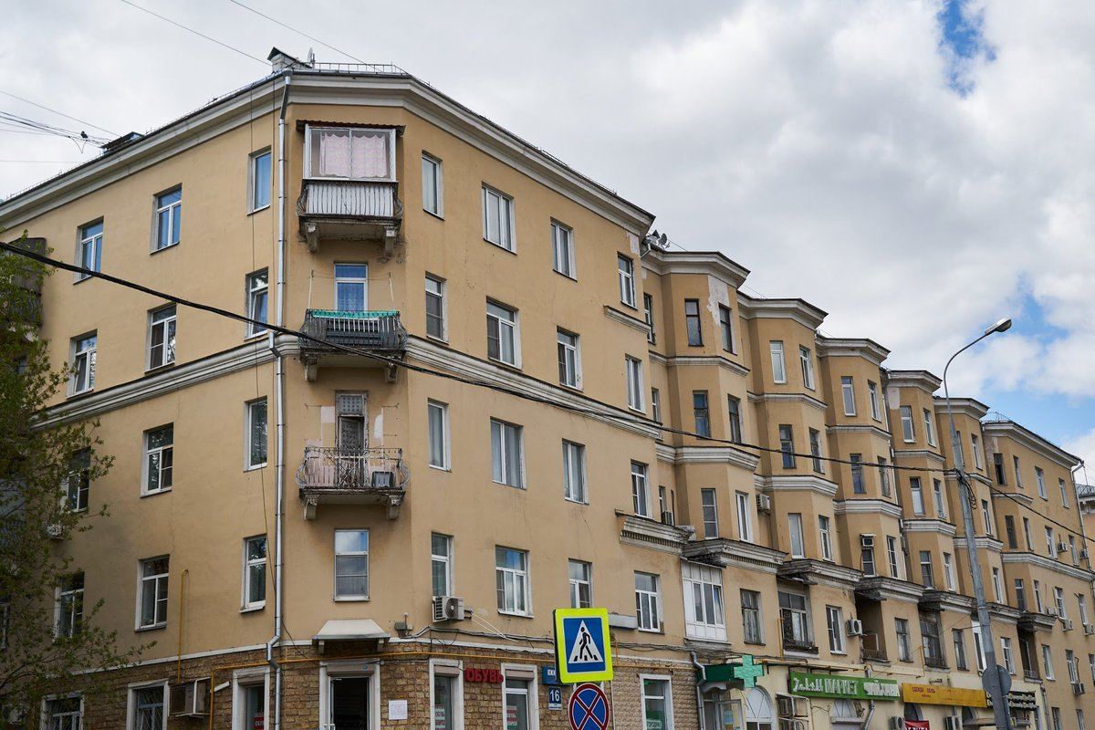Это тоже сталинка. Для народа попроще