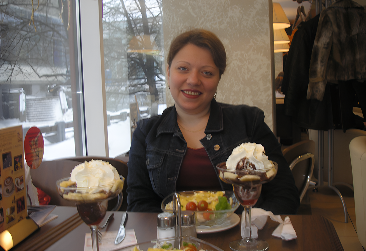 Это в Питере. 2006 г. Салатик и мороженка! 😋