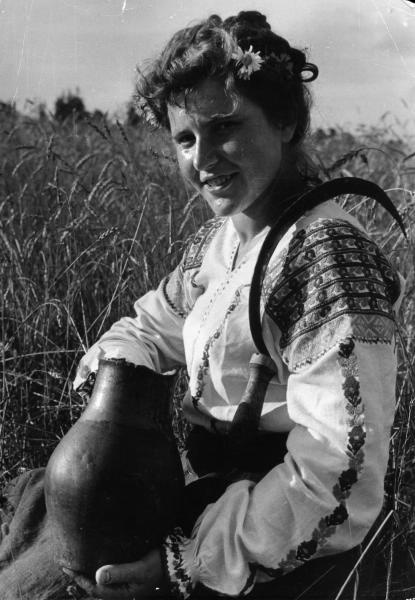 В поле (1950-е). Автор: Всеволод Тарасевич