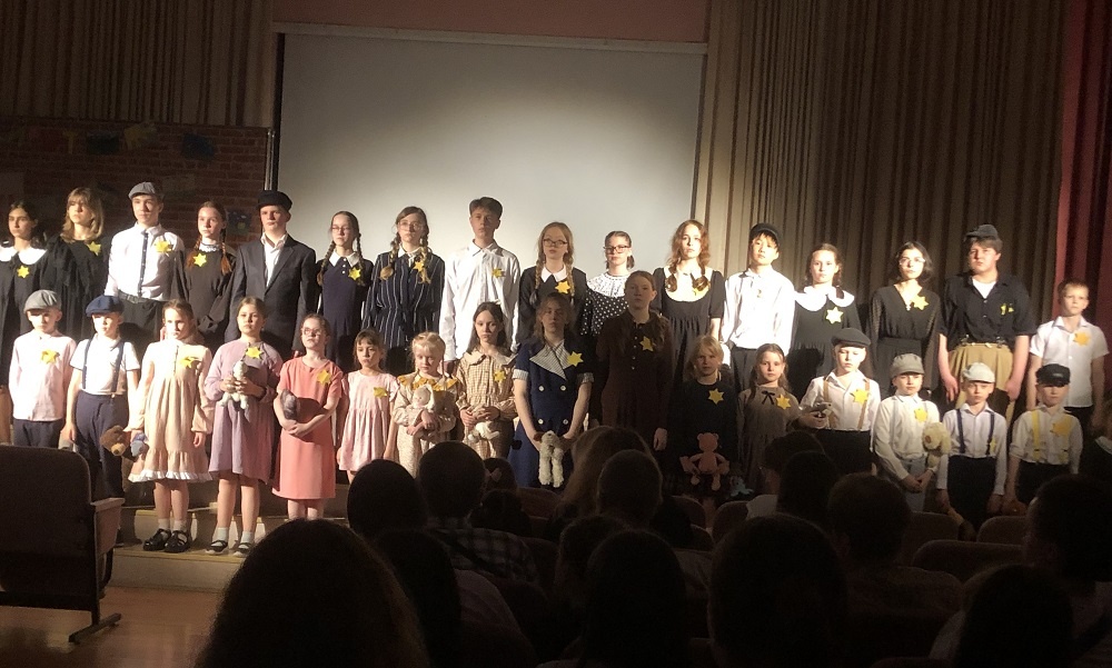 Мой внук Захар в первом ряду второй справа