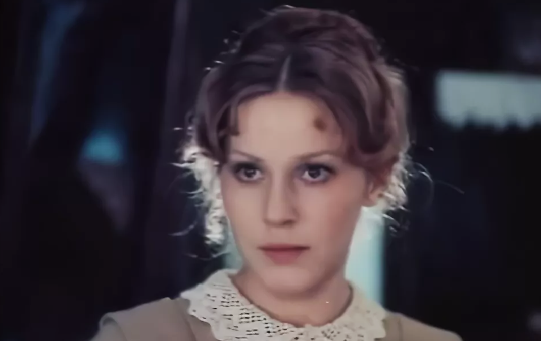 на фото Анна Каменкова в молодости 