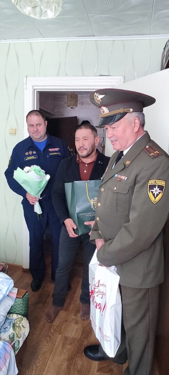    Глава Минздрава Карелии зашел в гости к ветеранамсоцсеть Михаила Охлопкова