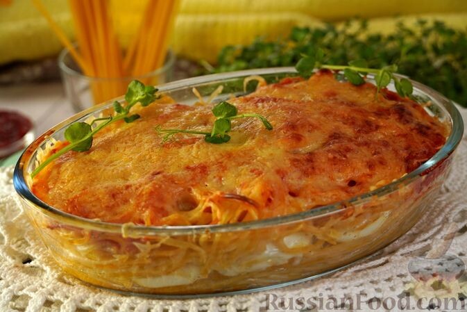 спагетти, яйца, помидоры консервированные в собственном соку, сыр твёрдый, масло сливочное, сахар, перец чёрный молотый, соль