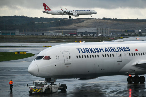 Самолеты авиакомпании Turkish Airlines в Международном аэропорту Стамбула / Максим Блинов/РИА Новости  