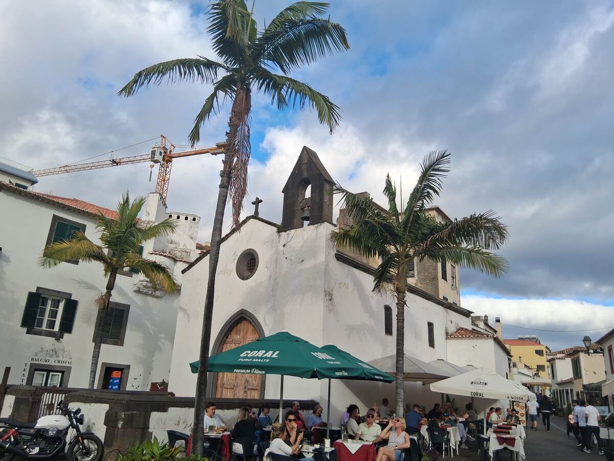 Церковь довольно простая, без каких-либо архитектурных изысков