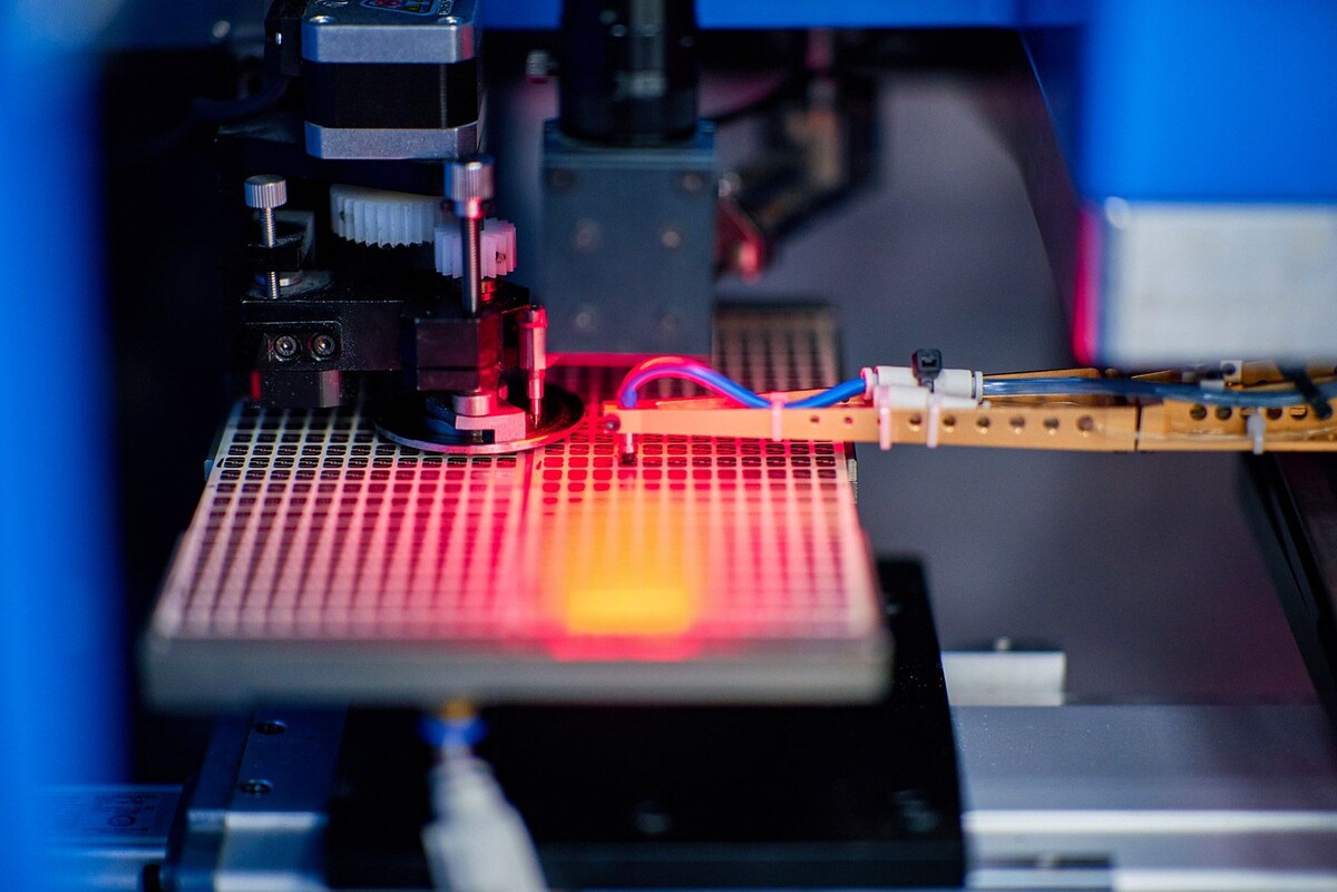 «Микрон»: производство микроконтроллеров для банковских карт. Изображение: Е. Самарина, Mos.ru