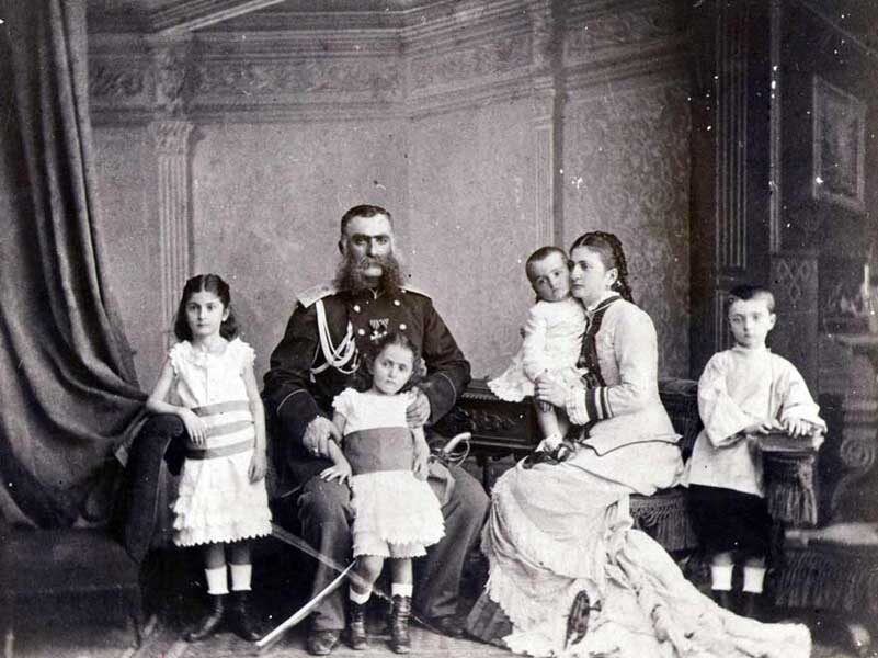 Князь Иван Амилахвари со своей семьей