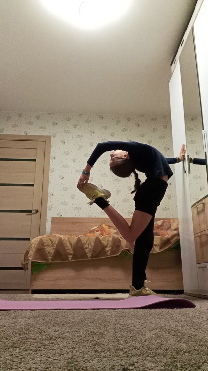 Дома я стараюсь работать над растяжкой