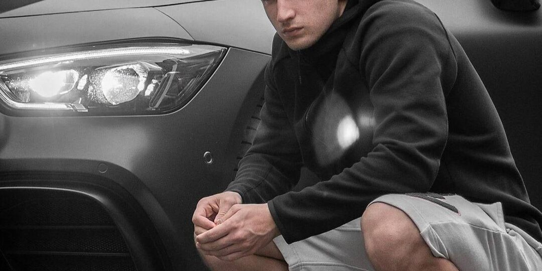Это же надо так службы в армии бояться...и Элвис Пресли будучи знаменитый, но служил.