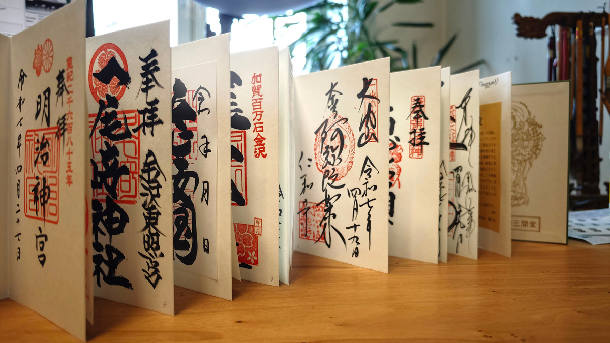 Тетрадь Сюинтё (朱印帳), заполненная во время путешествия по Японии в апреле 2025г.