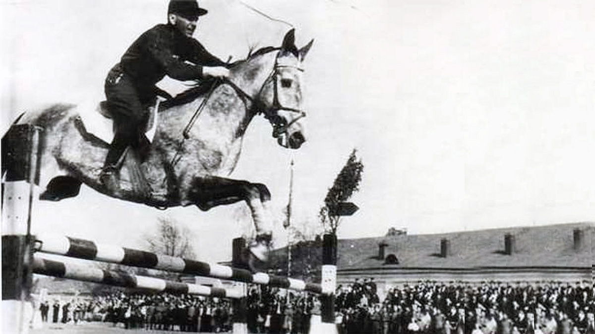 Елизар Львович Левин  и Араб - Фото 1930-х 