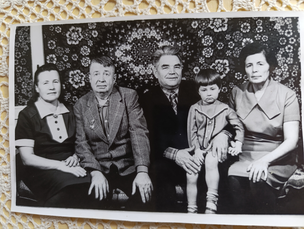 Я с дедушками и бабушками