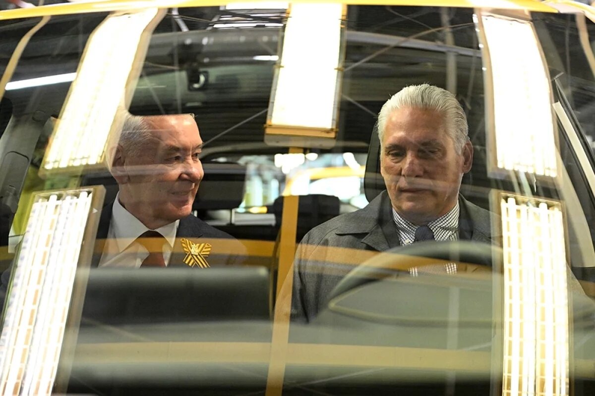    Собянин и президент Кубы Диас-Канель посетили автозавод «Москвич»