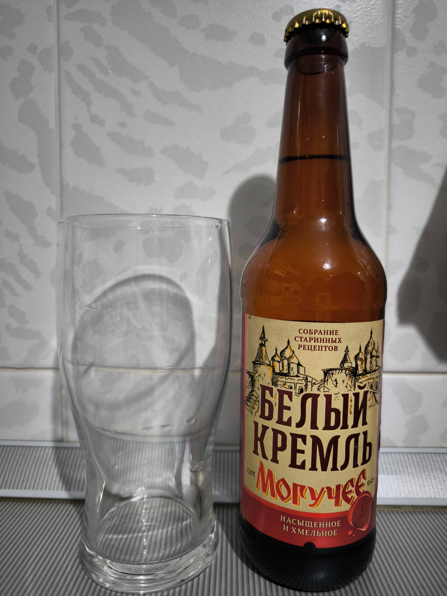Пиво "Белый Кремль Могучее" от ОПХ
