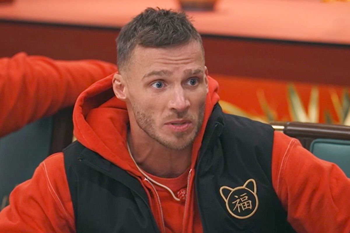 Кадр из шоу "Сокровища императора"/ ТНТ
