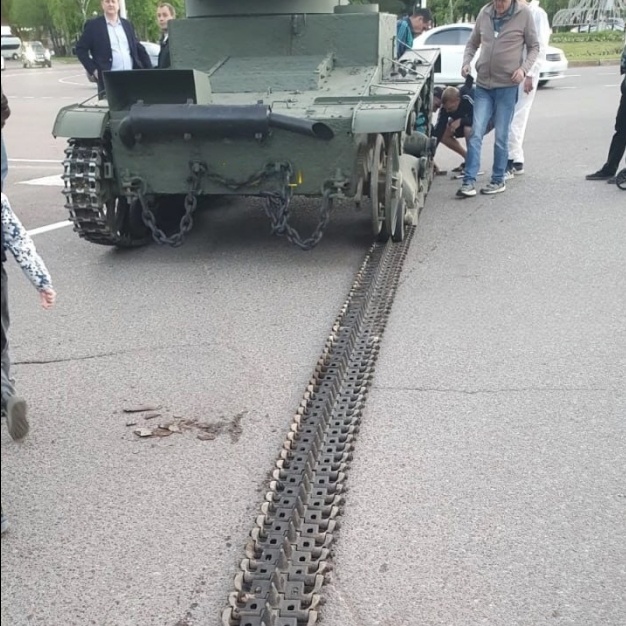   Легендарный танк Т-26 «разулся» в центре Стерлитамака