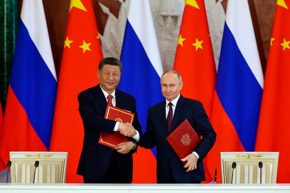    Россия и Китай еще заявили о новом этапе отношений между двумя странами и подали важный знак всему миру. REUTERS