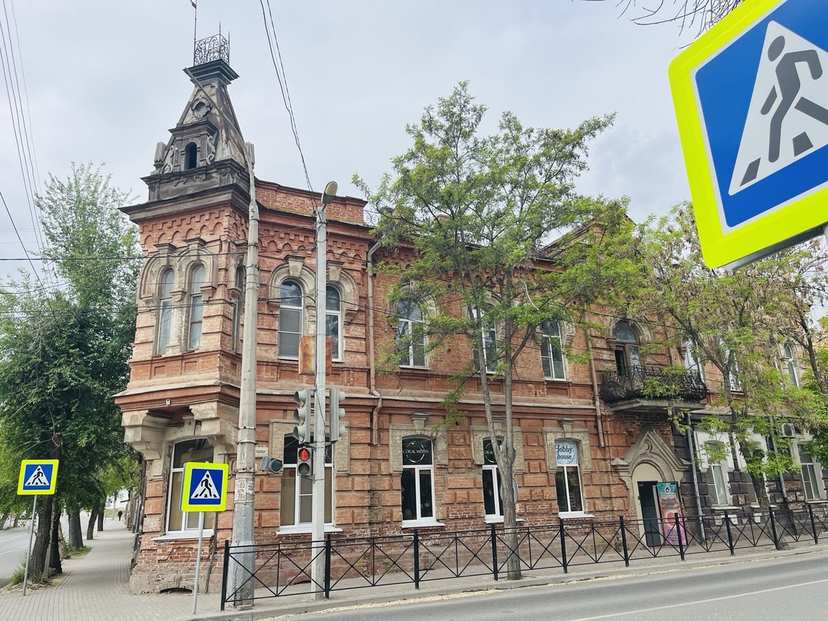 Вот этот совершенно уникальный и по-своему необычный дом