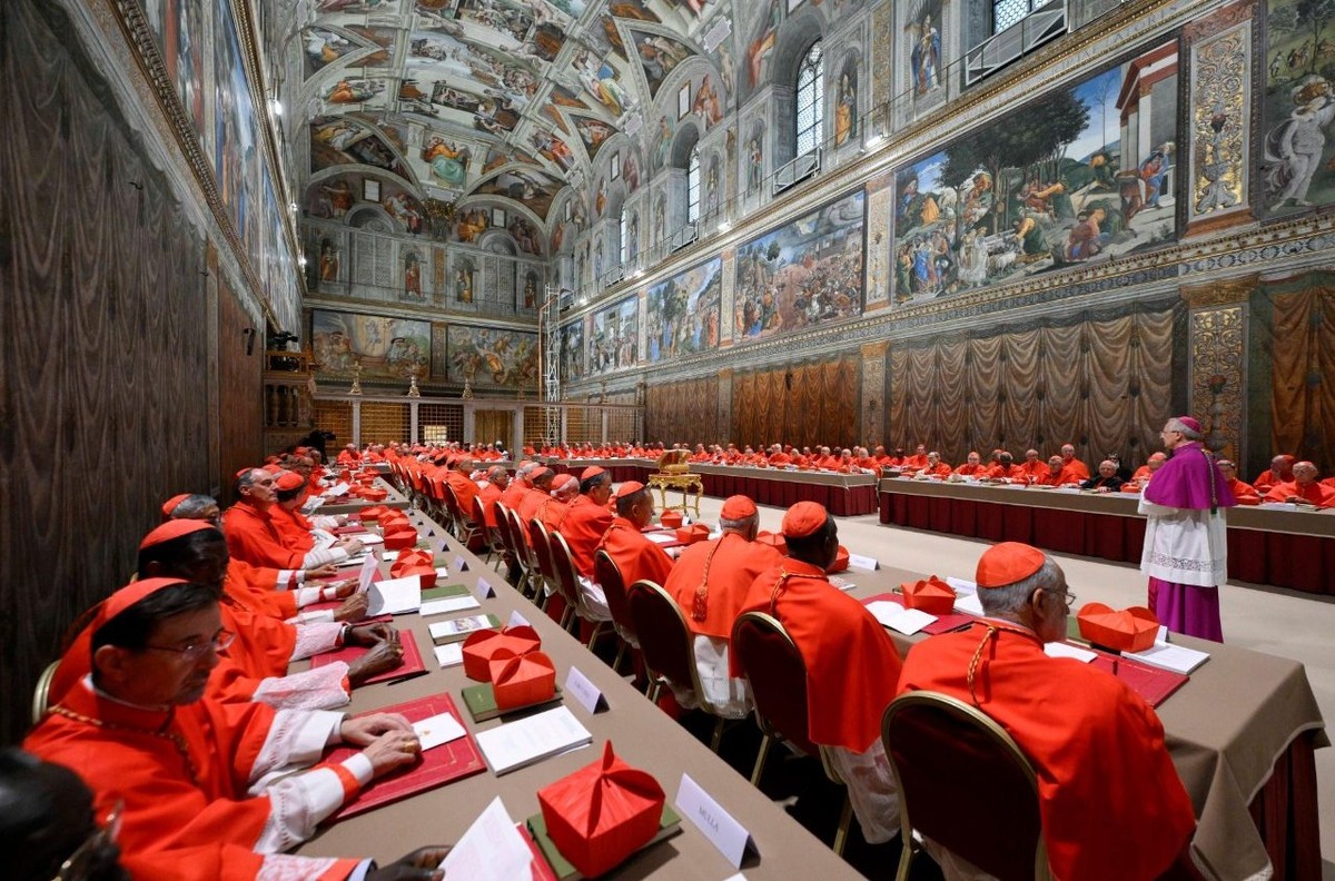 Конклав 2025 года. Кардиналы выбират нового римского папу в Сикстинской капелле