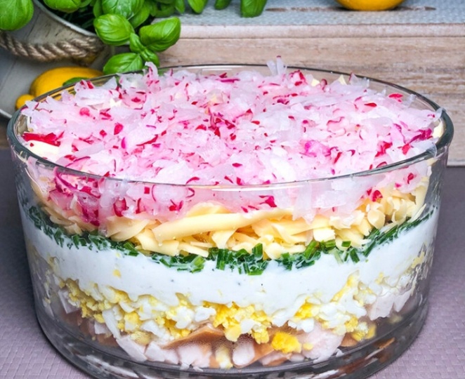 Шуба из редиски - а может, оливье: симпатичный весенний салатик. Тем, кому редиска надоела