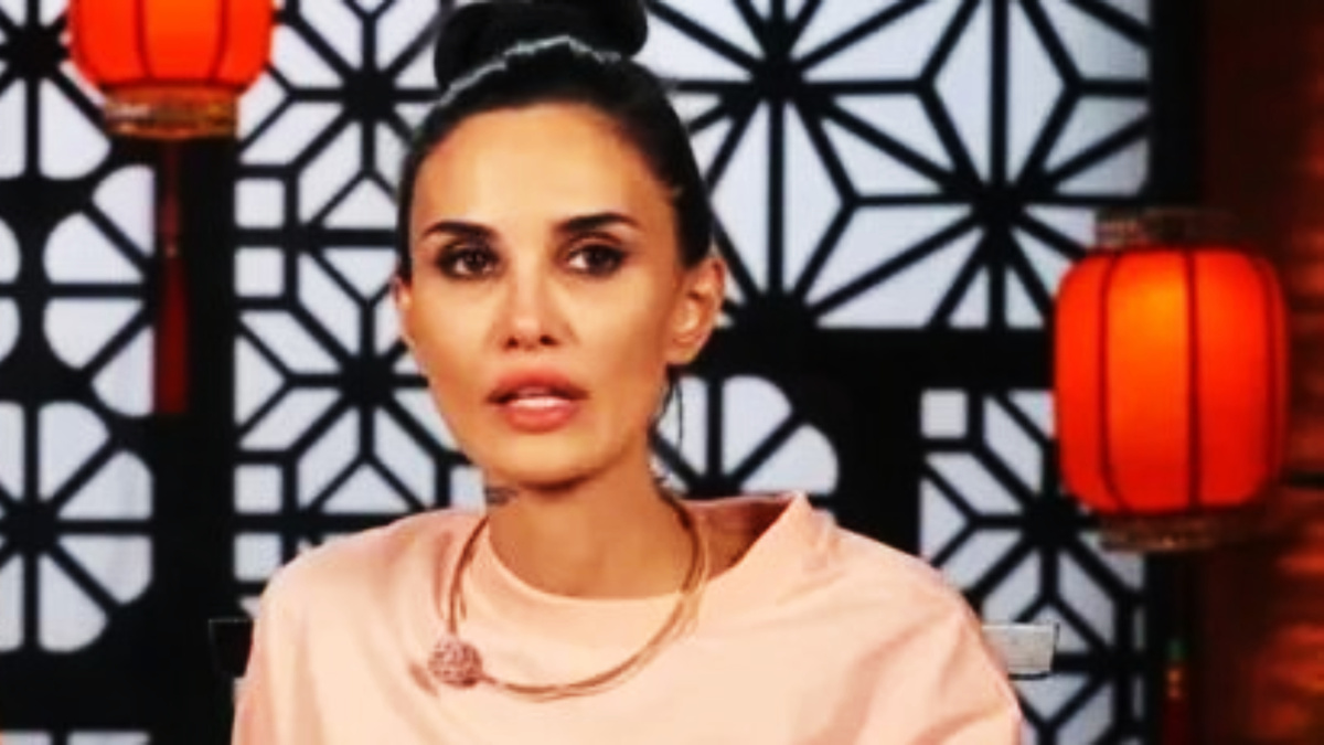 Кадр из шоу "Сокровища императора"/ ТНТ
