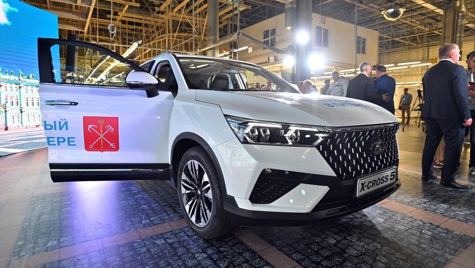    Запуск производства модели "Лада Х-кросс 5" на бывшем заводе Ниссан в Петербурге. Автор фото: Ермохин Сергей