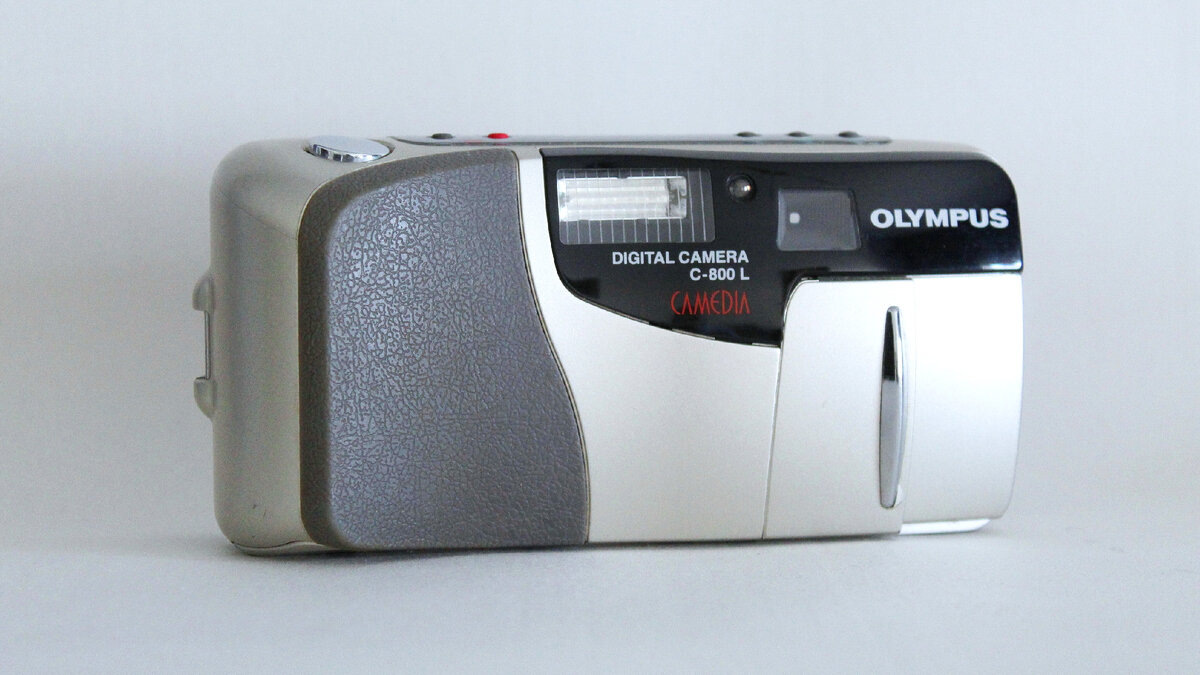 Olympus CAMEDIA C-800L. Фото: digitalkameramuseum.de