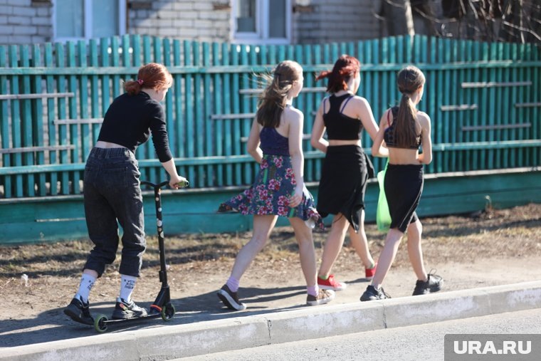    Школьникам осталось учиться меньше месяца