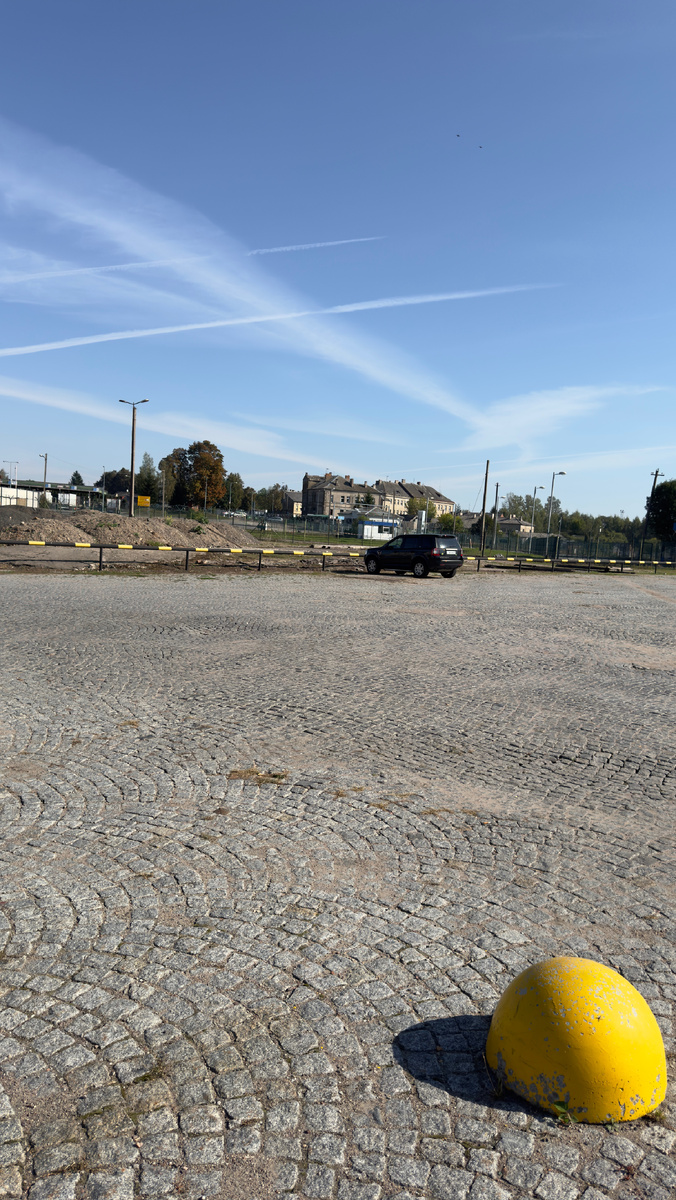 За забором виден литовский городок Кибартай