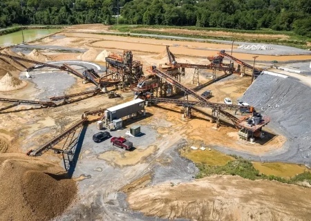    Азаров обвинил Зеленского и Верховную Раду в окончательном превращении Украины в колонию США