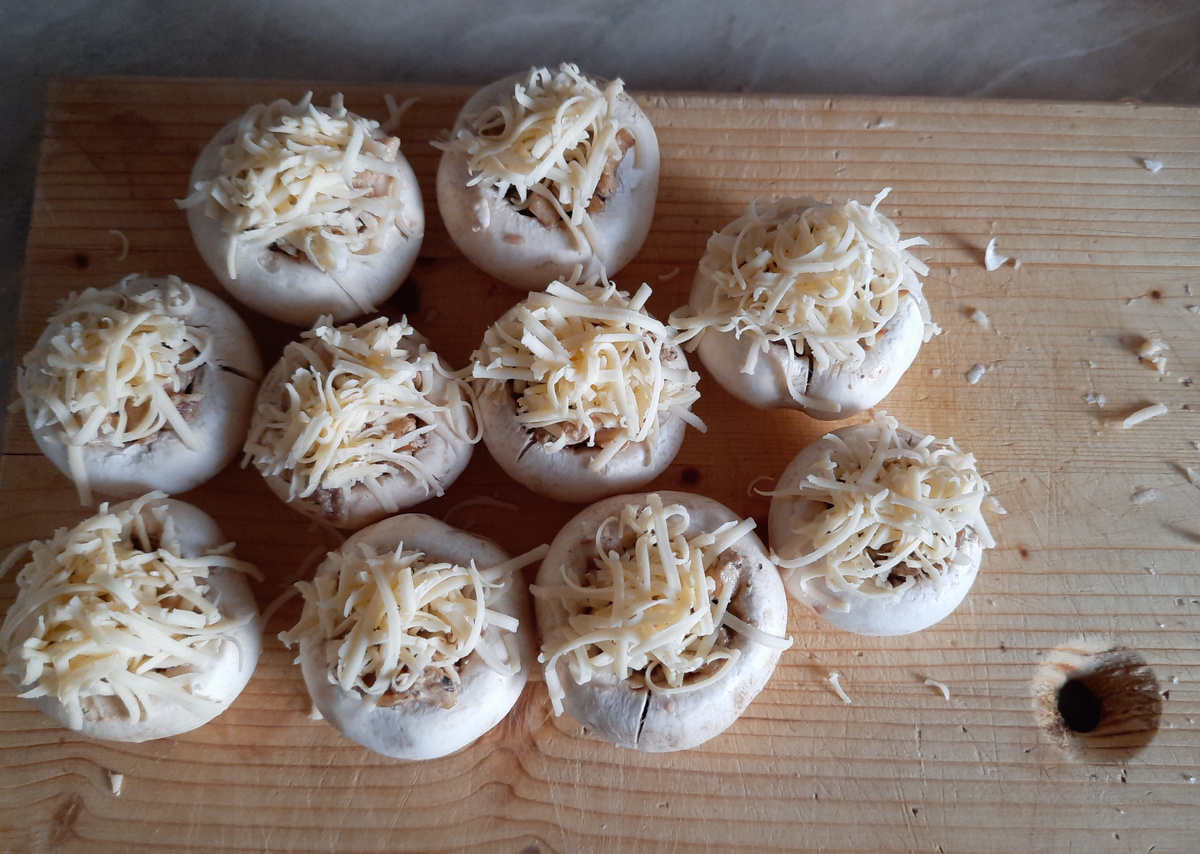 Фаршированные шампиньоны