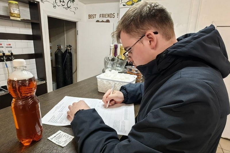    Питейное заведение находится на Беляева, 39.