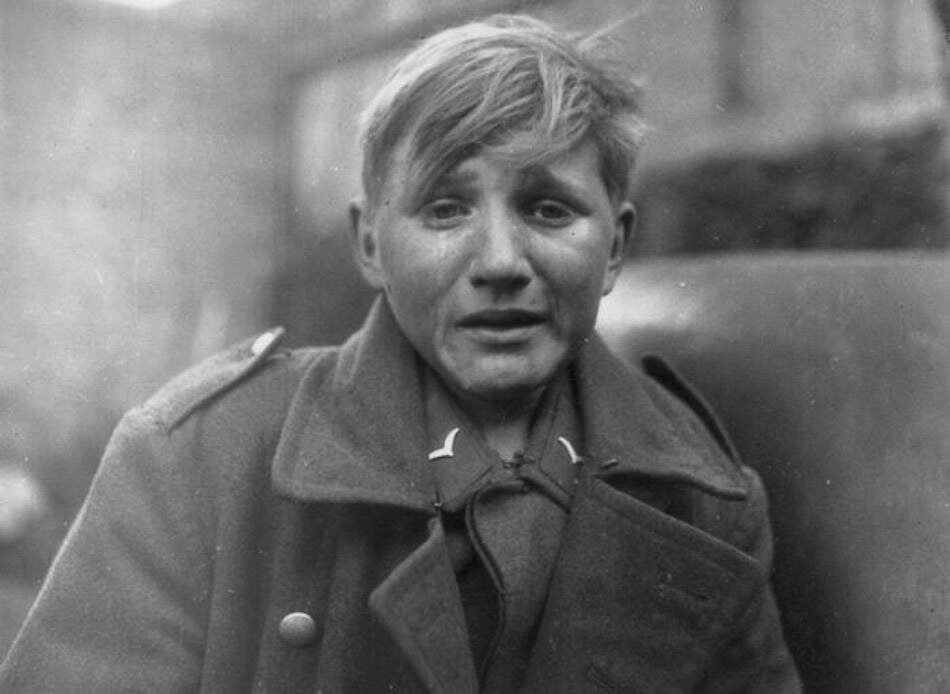 Пленный немец рыдает. Источник: https://topwar.ru