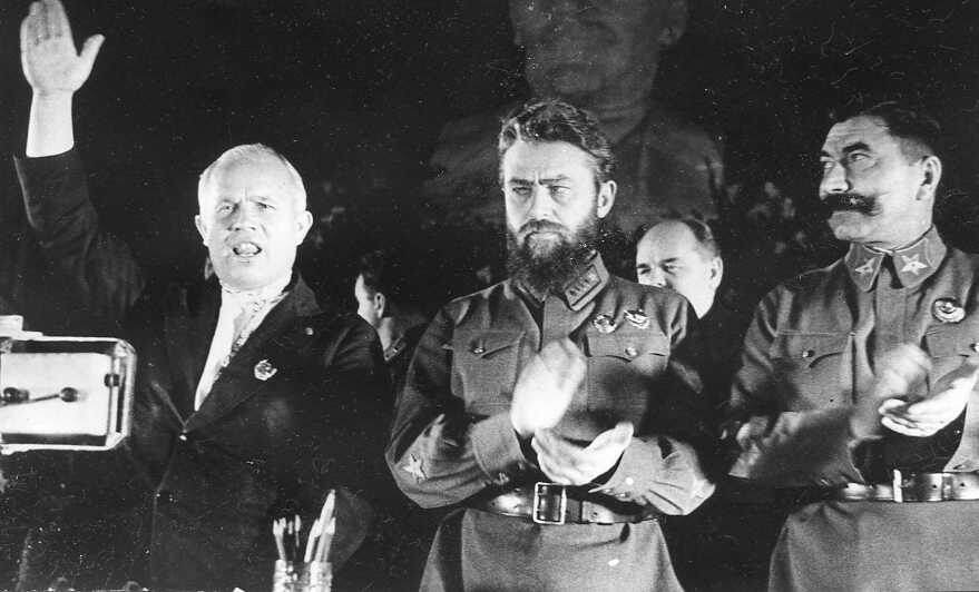 Я. Гамарник ( в центре), Н. Хрущёв и С. Будённый. фото из rg.ru