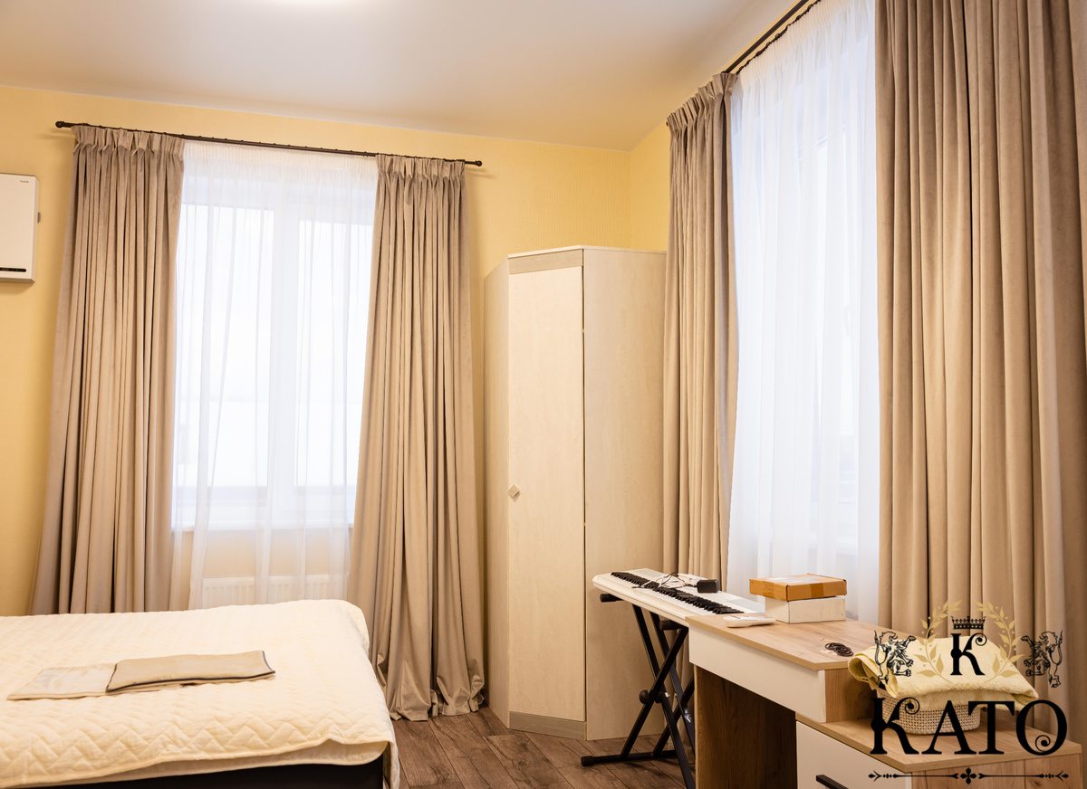 Как правильно выбрать шторы в спальню