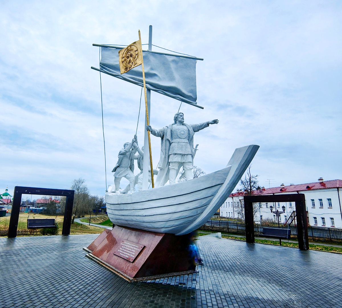 Памятник основателю Тобольска - Даниле Чулкову, заложившему город на месте слияния Тобола и Иртыша