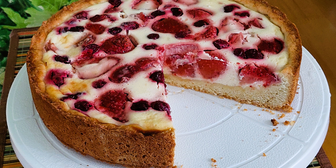 Заливной Витаминный Пирог с клубникой из Светофора, на песочном тесте. Польза от ягод. Как приготовить, делюсь рецептом.